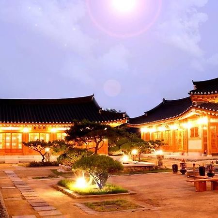 Hwangnamguan Hanok Village Gyeongju Extérieur photo