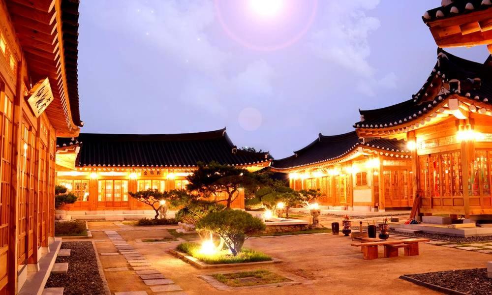 Hwangnamguan Hanok Village Gyeongju Extérieur photo
