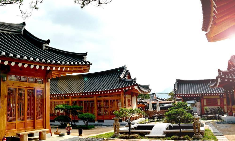 Hwangnamguan Hanok Village Gyeongju Extérieur photo